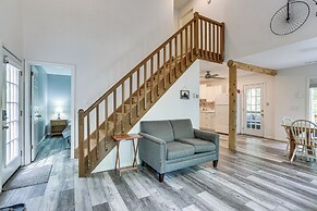 Screened Porch & Deck: Pet-friendly Poconos Escape