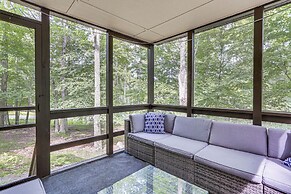 Screened Porch & Deck: Pet-friendly Poconos Escape