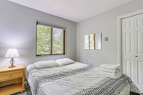 Screened Porch & Deck: Pet-friendly Poconos Escape