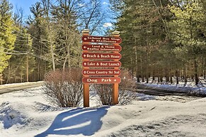 Screened Porch & Deck: Pet-friendly Poconos Escape