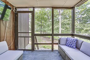Screened Porch & Deck: Pet-friendly Poconos Escape