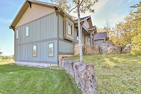 Stunning Valley Home w/ Furnished Deck & Mtn Views