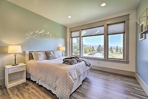 Stunning Valley Home w/ Furnished Deck & Mtn Views
