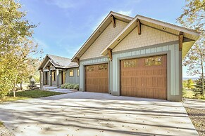Stunning Valley Home w/ Furnished Deck & Mtn Views