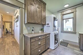 Stunning Valley Home w/ Furnished Deck & Mtn Views