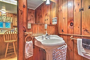 Ludlow Home w/ Hot Tub, Near Okemo Resort!