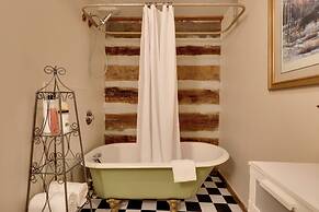 Townsend Apt on Little River - 3 Mi to Natl Park!