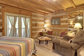 Townsend Apt on Little River - 3 Mi to Natl Park!