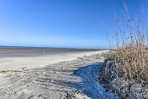 Relaxing Harbor Island Condo: Walk to the Beach!