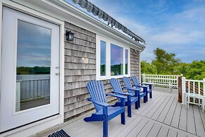 Cozy Narragansett Cottage w/ Dock & Outdoor Shower