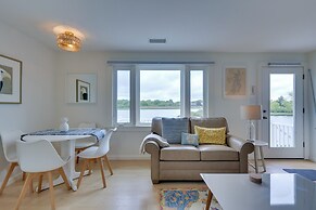 Cozy Narragansett Cottage w/ Dock & Outdoor Shower