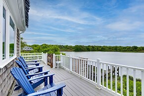 Cozy Narragansett Cottage w/ Dock & Outdoor Shower