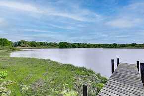Cozy Narragansett Cottage w/ Dock & Outdoor Shower