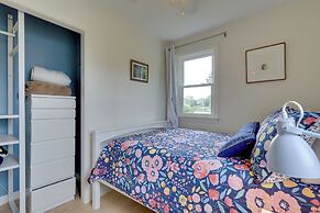 Cozy Narragansett Cottage w/ Dock & Outdoor Shower
