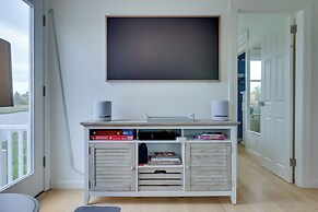 Cozy Narragansett Cottage w/ Dock & Outdoor Shower