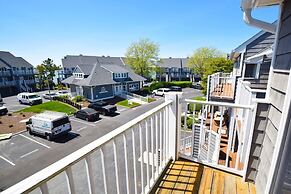 Harbour Island 45g 2 Bedroom Townhouse by RedAwning