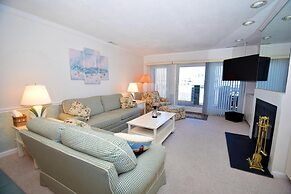 Harbour Island 45g 2 Bedroom Townhouse by RedAwning