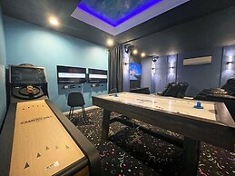 Under The Sea Villa 5 Bedroom Villa by RedAwning