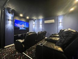 Under The Sea Villa 5 Bedroom Villa by RedAwning