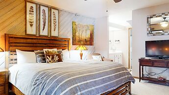 Aspen Creek #227 1 Bedroom Condo by RedAwning