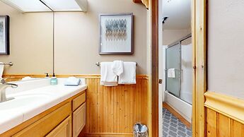 Aspen Creek #227 1 Bedroom Condo by RedAwning