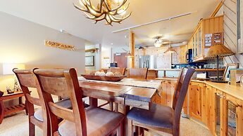 Aspen Creek #227 1 Bedroom Condo by RedAwning