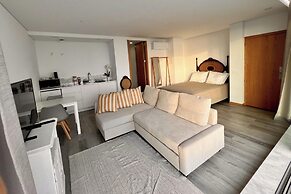 Breathtaking Ocean Front Studio in Povoa de Varzim