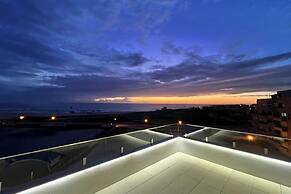 Breathtaking Ocean Front Studio in Povoa de Varzim