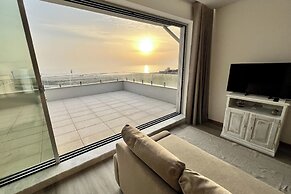 Breathtaking Ocean Front Studio in Povoa de Varzim
