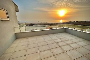 Breathtaking Ocean Front Studio in Povoa de Varzim