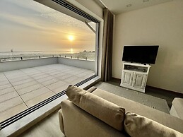 Breathtaking Ocean Front Studio in Povoa de Varzim