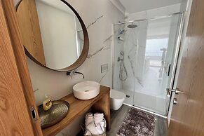 Breathtaking Ocean Front Studio in Povoa de Varzim