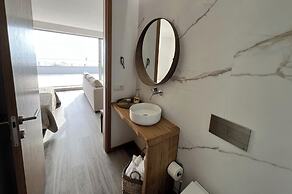 Breathtaking Ocean Front Studio in Povoa de Varzim