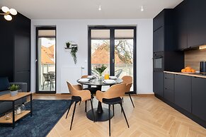 Apartment With Parking by Renters