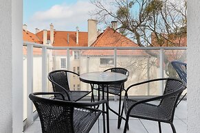 Apartment With Parking by Renters