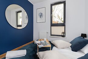 Apartment With Parking by Renters