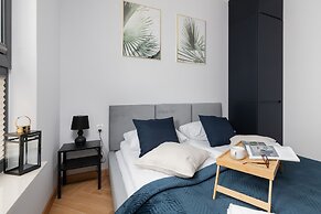 Apartment With Parking by Renters