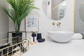 Apartment With Parking by Renters