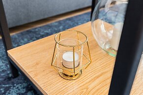 Apartment With Parking by Renters