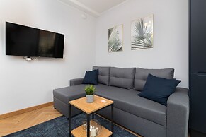 Apartment With Parking by Renters