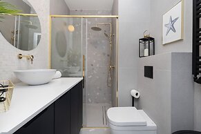 Apartment With Parking by Renters