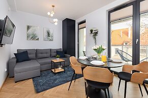 Apartment With Parking by Renters