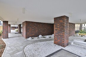 Apartment With Parking by Renters