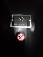 Black Ocean Holiday Apartments