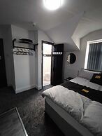 Black Ocean Holiday Apartments