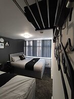 Black Ocean Holiday Apartments