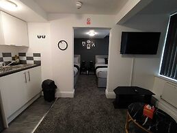 Black Ocean Holiday Apartments