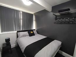 Black Ocean Holiday Apartments