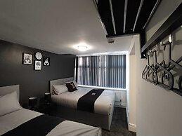 Black Ocean Holiday Apartments