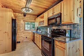 Mountain Lakehouse Cabin on 5 Acres Hottub Pool Table Garage EV Charge